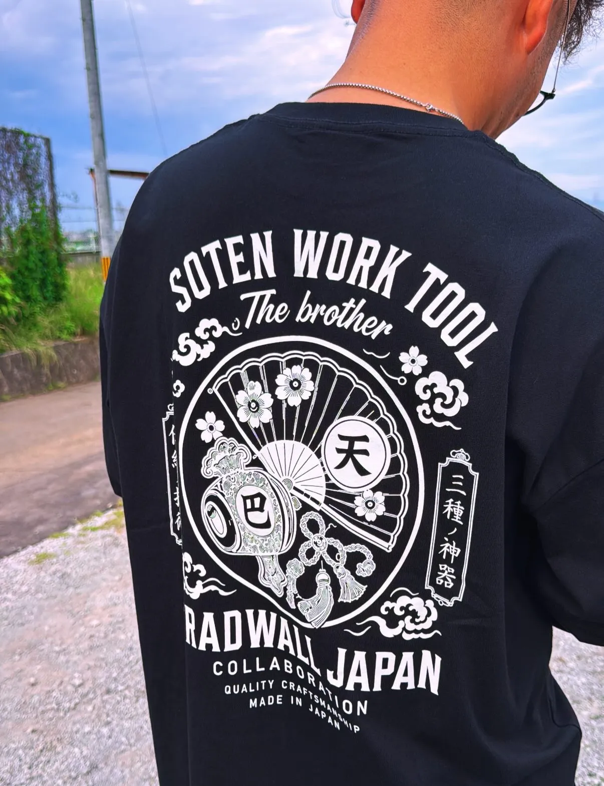 @tradwall_japan  コラボシャツ今から制作して...
